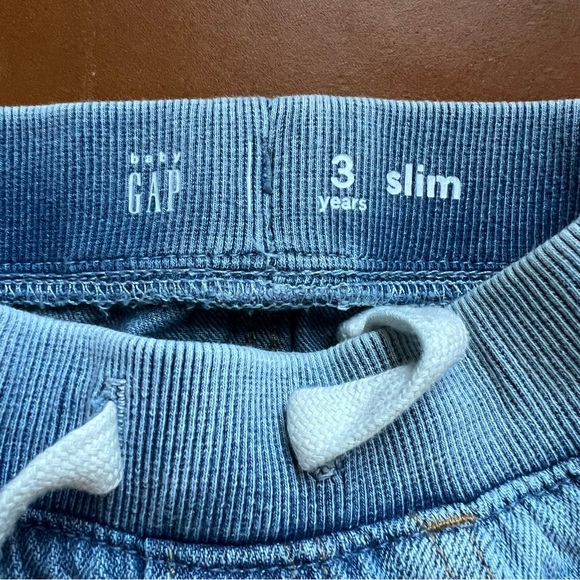GAP Baby Light Wash Distressed Jeans, 3T Slim - Picture 2 of 5